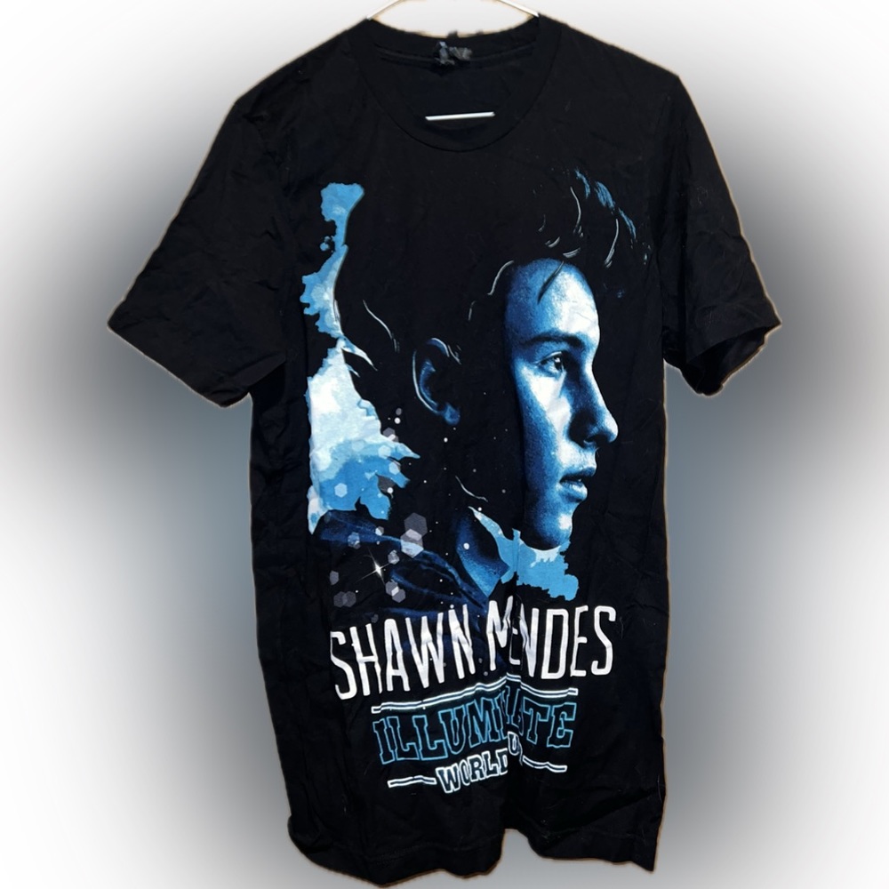 Size: L
Colour: Black 
From a show 💙